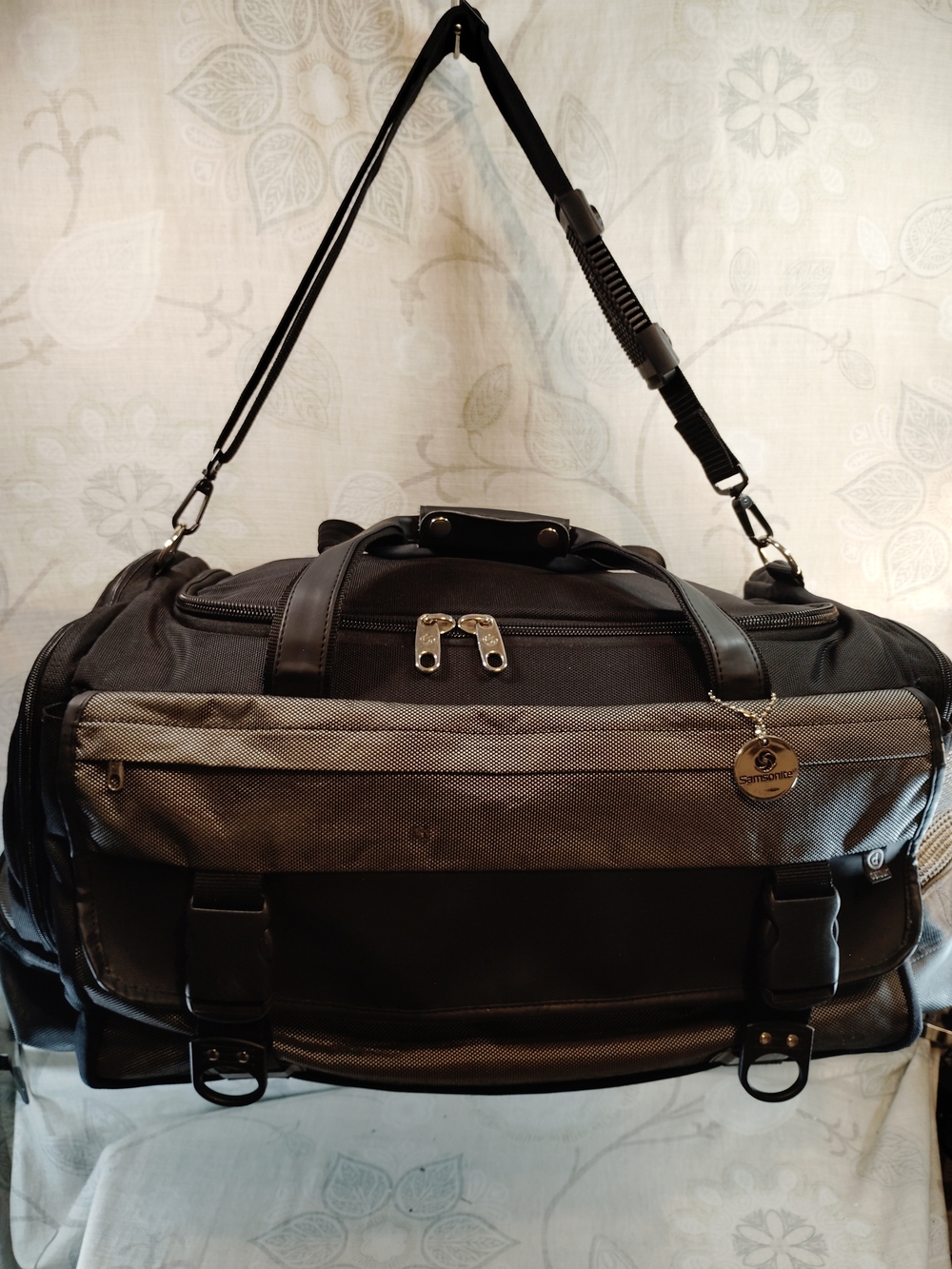 Samsonite Black and Gray Duffel/Travel Weekend/ Gym Bag
